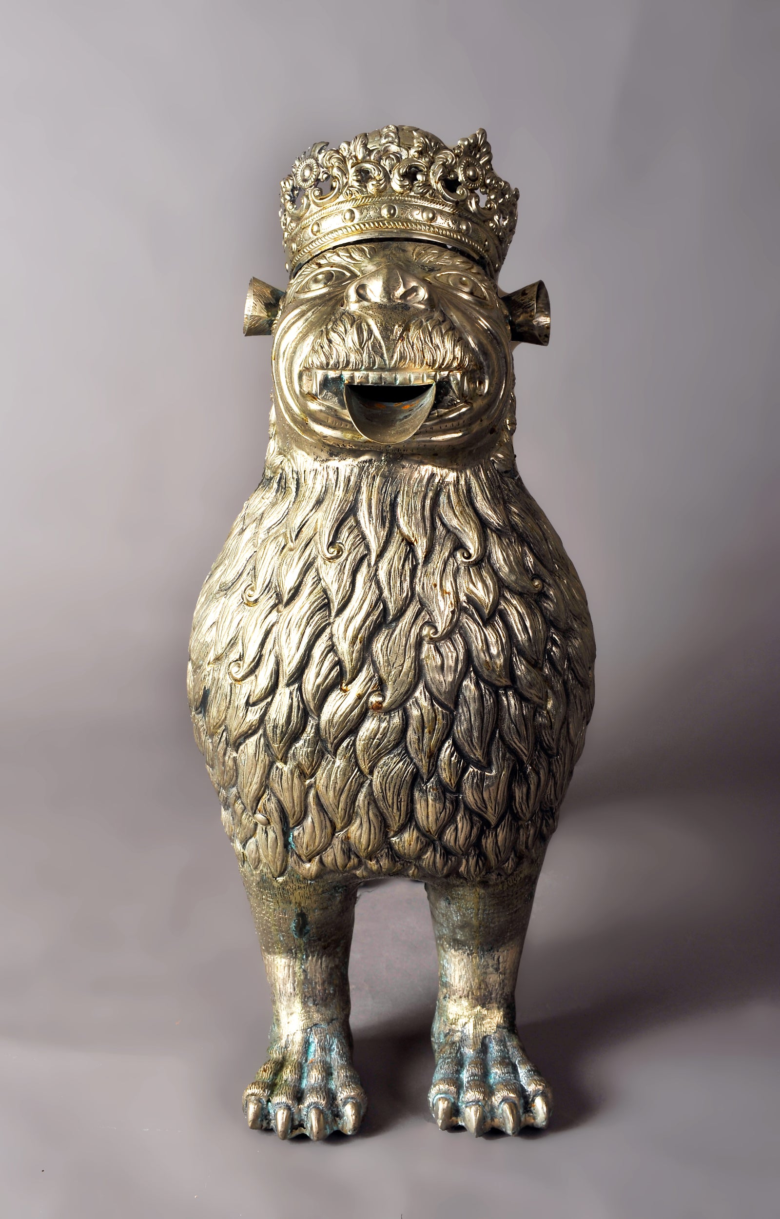 Silver Lion Spanish Colonine